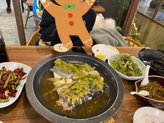 -阿瓦山寨·湘菜现炒·剁椒鱼头王(咸阳总店)