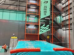 -极限PLAY运动娱乐新世界·团建派对表演休闲馆·室内高空游乐园