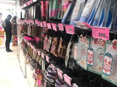 -曼谷四叶草彩妆&纪念品  (chitlom)