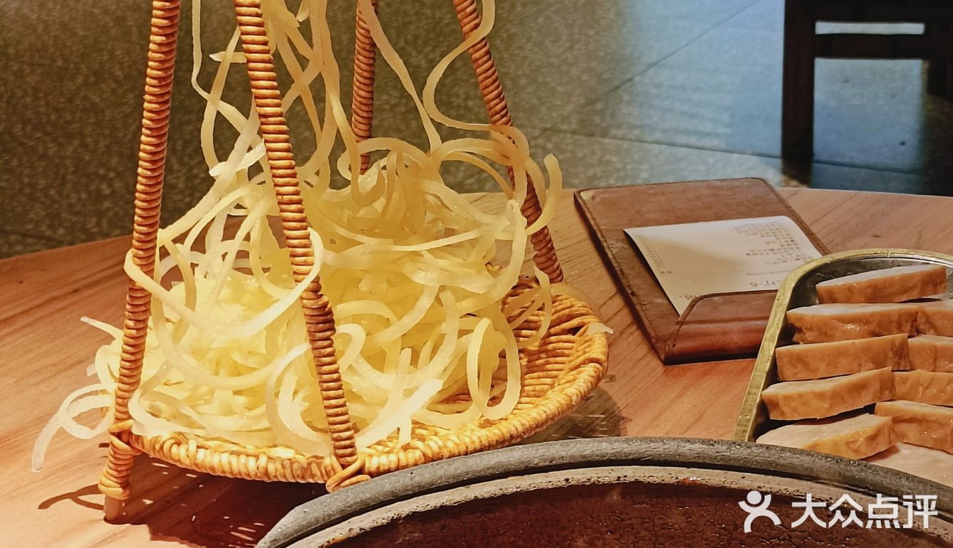 在长沙就能吃到正宗贵州酸汤火锅！！