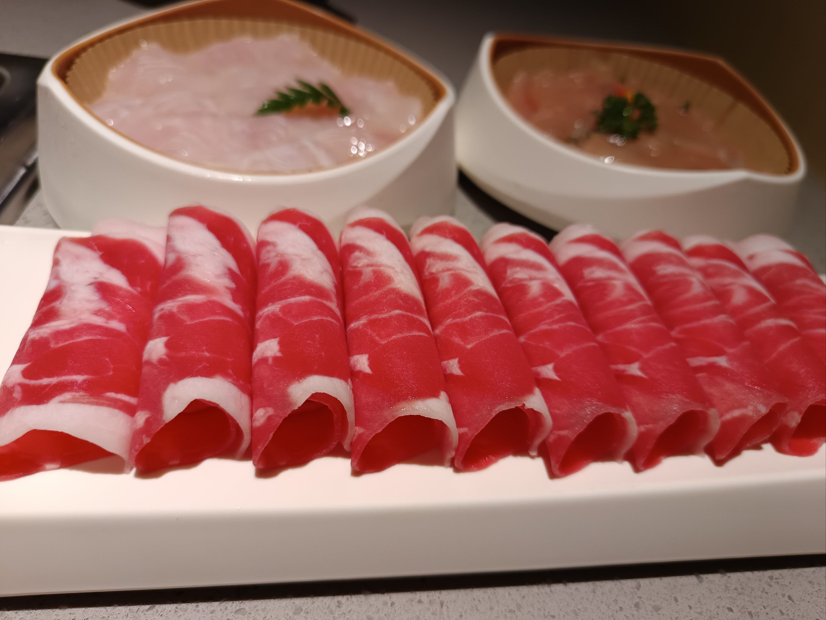 经典涮品:海底捞的火锅食材新鲜度高,像肥牛卷