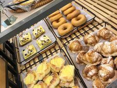 -顶东面包花园·生日蛋糕(世博店)