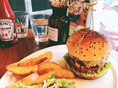 招牌牛肉汉堡-UPPER KITCHEN(延安路店)