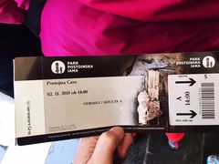 -波斯托伊纳溶洞