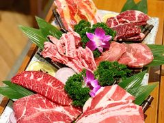 黑牛六拼-明洞阿姨·韩式酱蟹烤肉·创意料理(三元桥店)