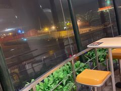 露天位-麦当劳(展览路店)