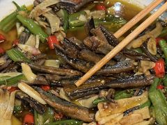 -土砂锅生态山庄·非遗砂锅雅鱼