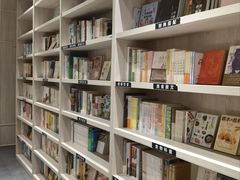 -钟书阁(群光广场店)