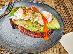 牛油果温泉蛋吐司-O'mills Sourdough Bakery&Bistro(永嘉路店)