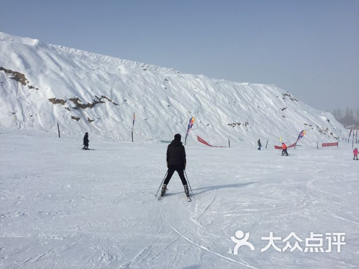 军垦第一连滑雪场图片