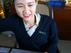 前台接待员-三亚湾海居铂尔曼度假酒店