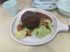 鸭蛋黄狮子头-春水锅贴·传统鲁菜(大明湖店)
