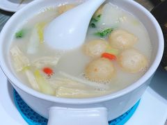 鱼汤腐竹煮时蔬-大树餐厅(红旗街万达店)