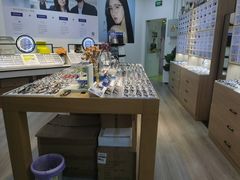 -天空之镜眼镜店蔡司依视路配镜授权零售店(望京颐堤港店)