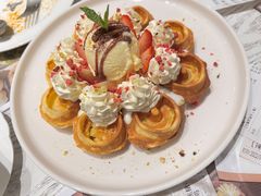 等叫草莓奶油芝士冰淇淋松饼-娜娜家·Nana's restaurant(国金汇店)