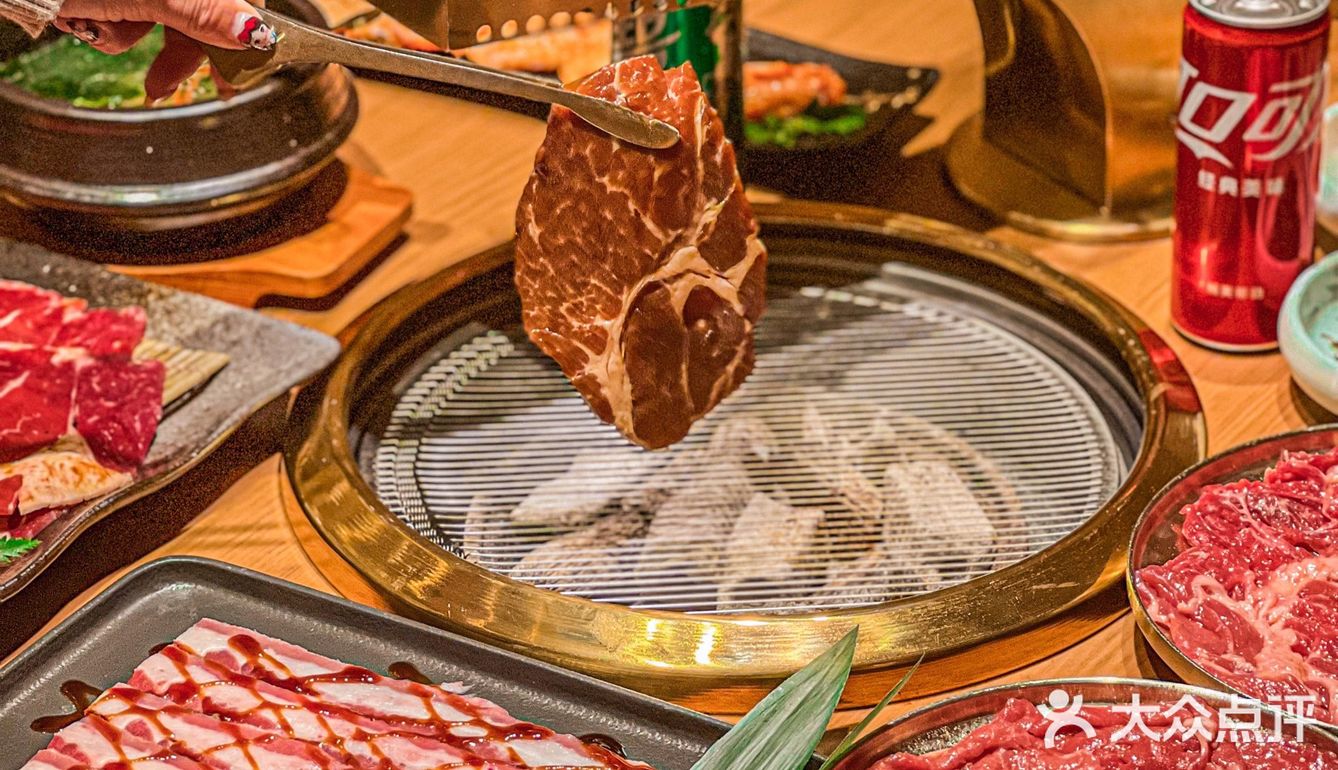 魔都联洋这边开了家金光闪闪的韩式烤肉！ 