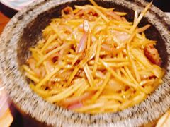 石锅黄萝卜-天山醉美·新疆餐厅(富华里店)