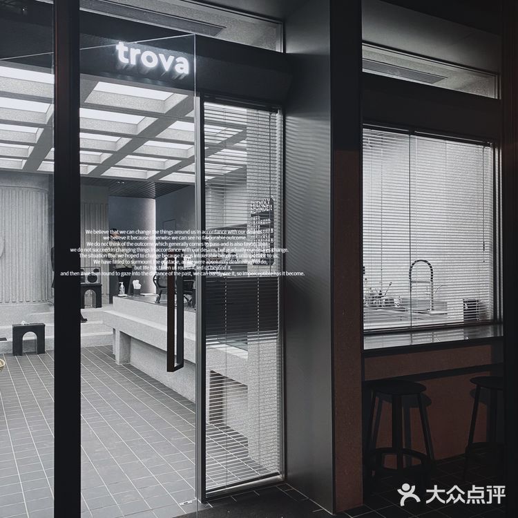 trova🖤非黑即白咖啡店