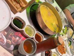 -洪氏嗨捞·广东猪肚鸡·椰子鸡火锅(西咸万象城店)