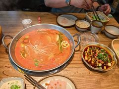 -野山舂·贵州现舂酸汤火锅(鸿通城店)