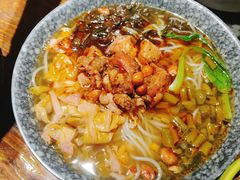 鸡肉米线-八月美食小馆(银泰城总店)