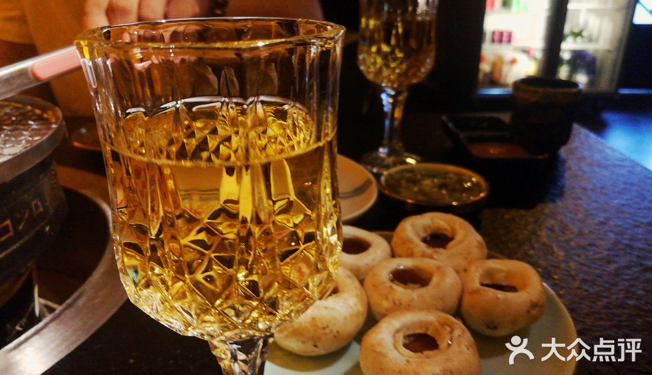 菜量也打大～服务也很周到～小哥哥颜值都好高，嘻嘻