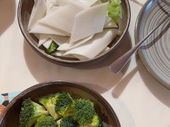 -喃喃椰·糟粕醋·椰子鸡火锅(七堡花园店)