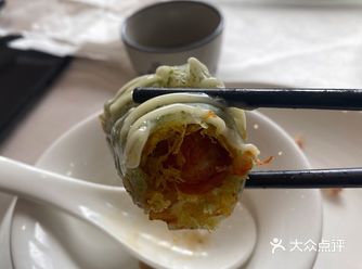 「龙利鱼卷」「炒面」「蒸肉饼」虽然人很多环境比较吵周