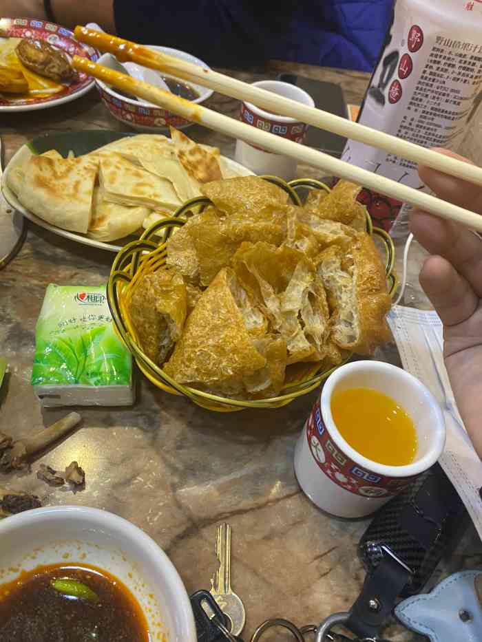 陈家屯火锅鸡(红星路店)-"[薄荷]环境:店面比较干净,位于马路边.