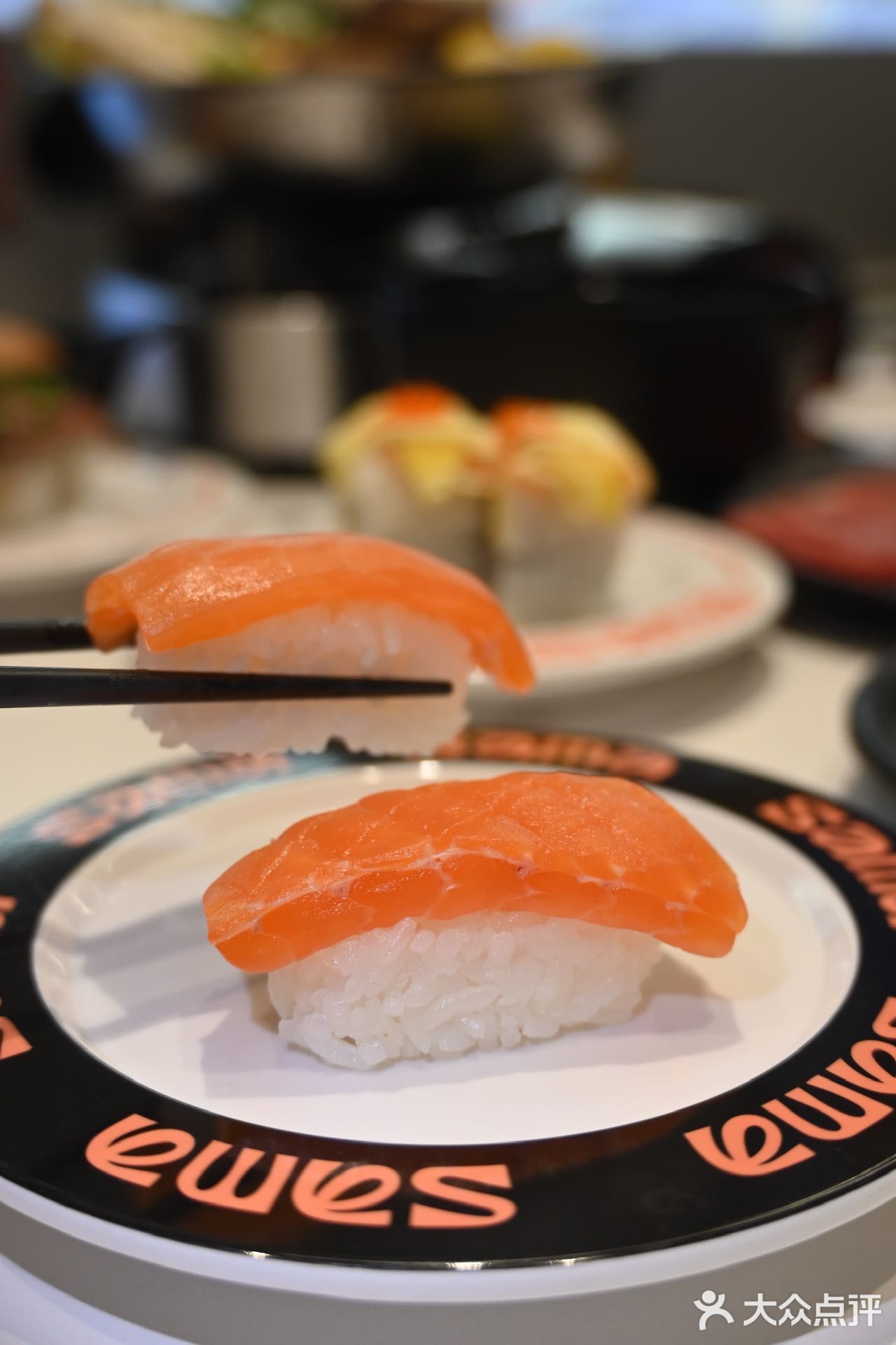 牛肉记得要裹上鸡蛋液来吃会更加鲜嫩。厚切鳗鱼寿司