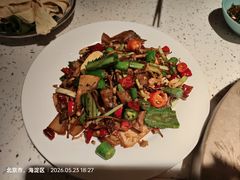 煲烧杂菌-云荷里·蒸汽石锅鱼·云南菜(中发百旺店)