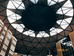 -上海滴水湖皇冠假日酒店