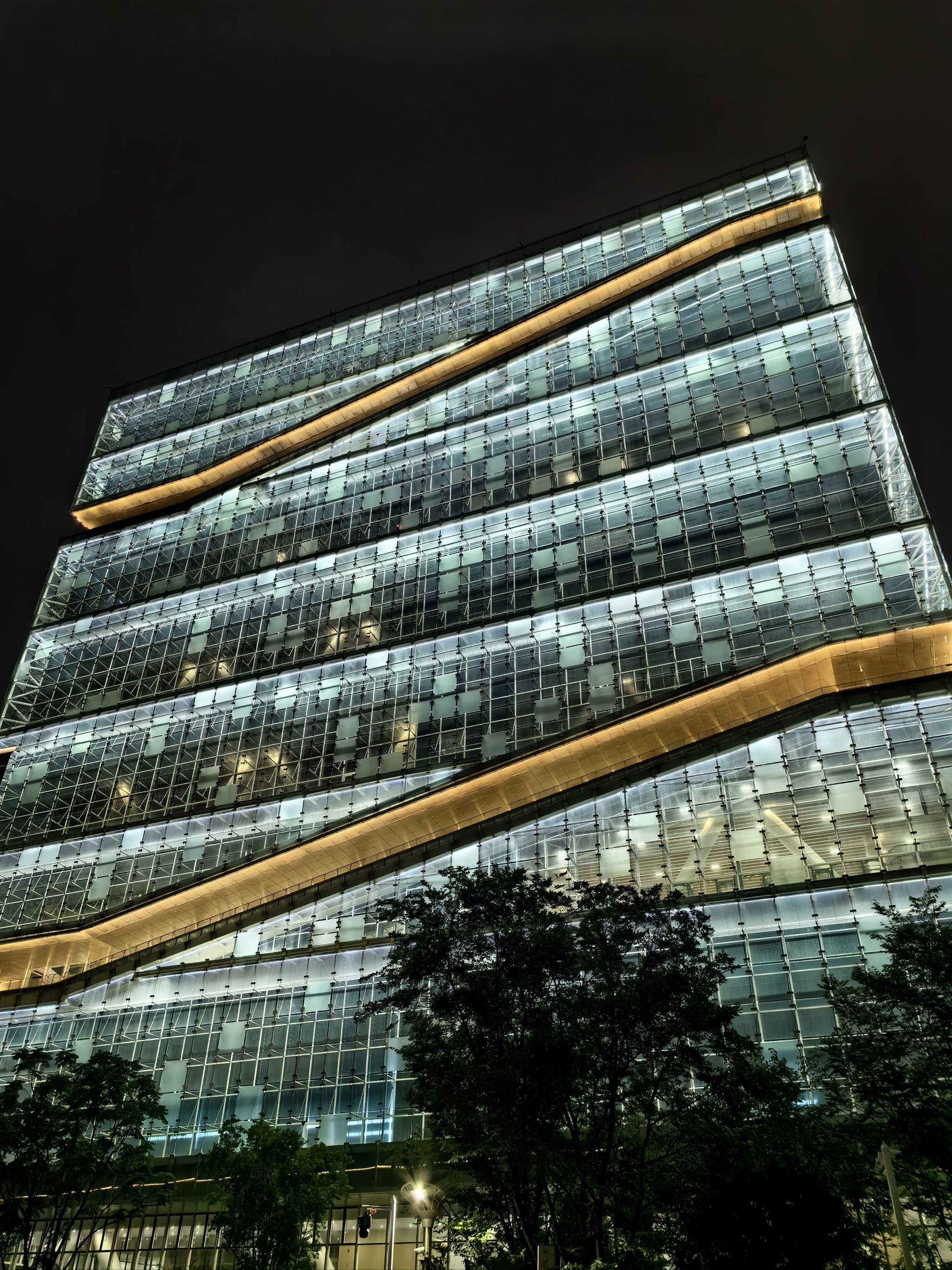 谁能告诉我 杭州这个方形建筑是啥!