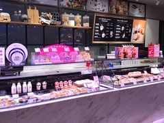 面包甜点陈列柜-巴黎贝甜·生日蛋糕(环球中心店)