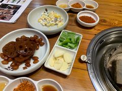 -草家酱蟹炭火烤肉店(珲春南路一店)