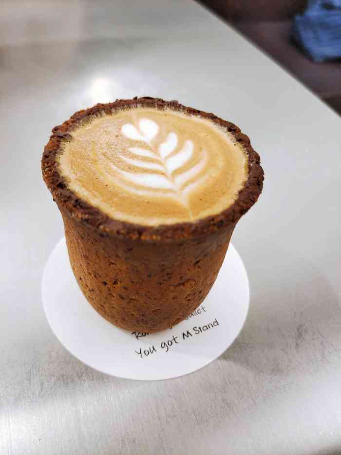m stand (太平洋森活天地店)-"「水泥拿铁」颜色漂亮 做咖啡的小哥哥
