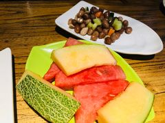 水果尽情品尝-龙记斑鱼火锅鲜切牛肉自助(红山路店)