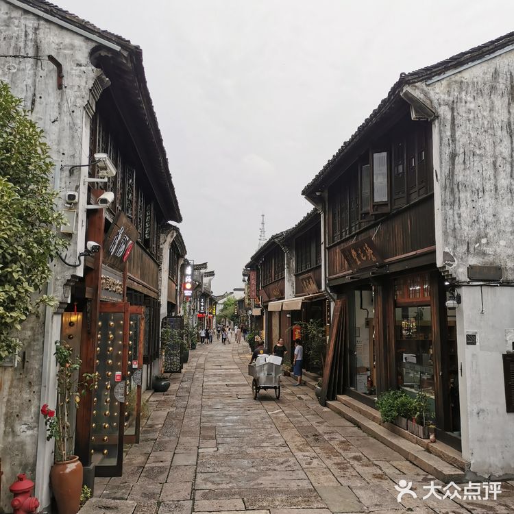 「月河历史街区」和苏州的平江路，无锡的南长街
