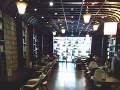 -钟书阁(松江泰晤士小镇店)