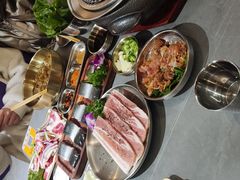 -围炉肉舍•炭烤活鳗•丹东海鲜烤肉(步行街店)