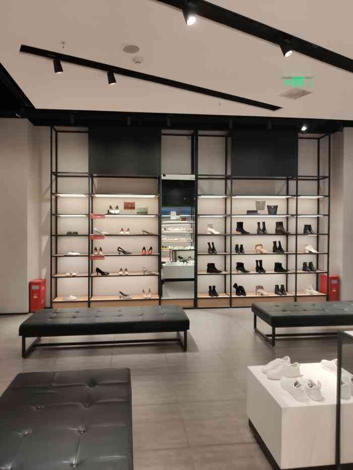 westlink(万达广场店)-"西遇也是重新装修过得,以前就是卖鞋子,感.