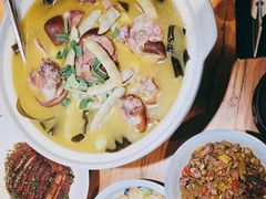 -帅巴人舅母子腊蹄民俗村