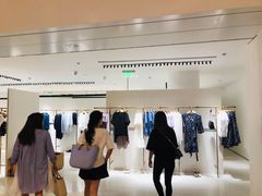 -URBAN REVIVO(高德置地广场·春广场店)