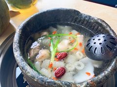 墨脱石锅椰子鸡-墨脱石锅椰子鸡•糟粕醋•东山羊(大东海店)
