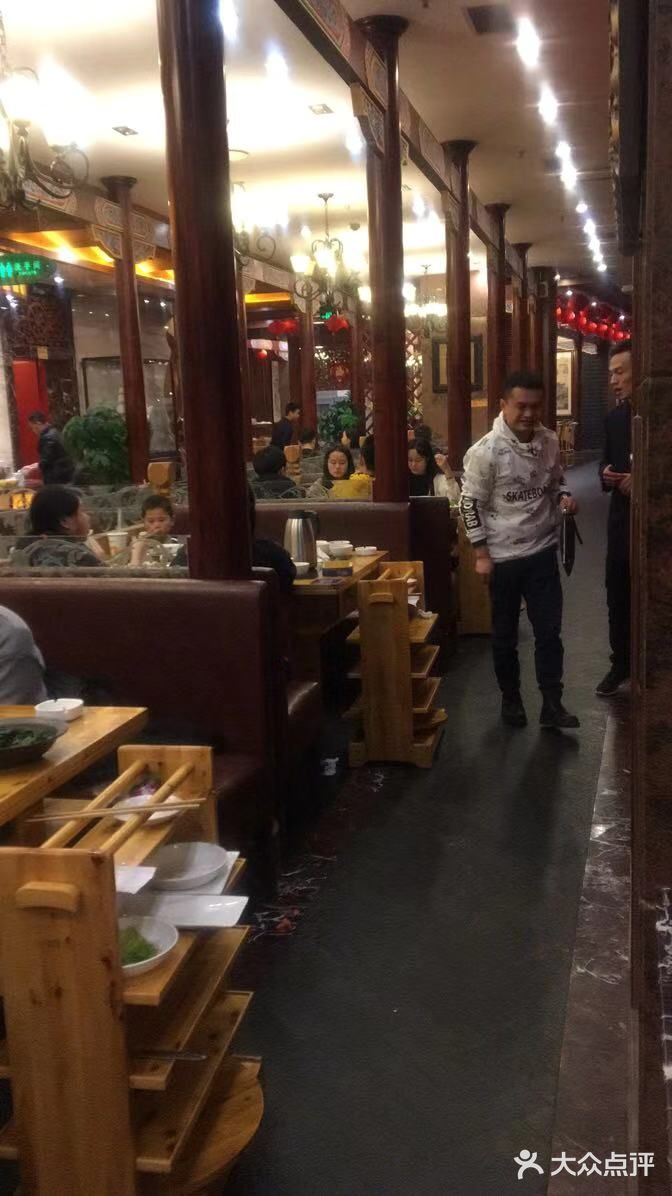 老码头火锅(骡马市店)大堂图片