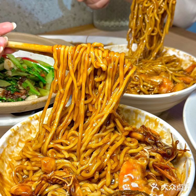 落地大连第一顿,海鲜面也太绝了!!