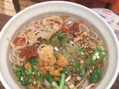 -爆炸头阿姨小四川正宗川味小吃(无任何分店)