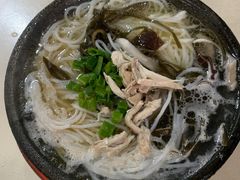 鸡丝米线-刚砂锅鸡丝米线