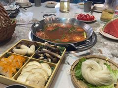 -由衷贵州酸汤牛肉火锅(新桥店)