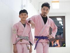 -菠萝格斗巴西柔术训练馆